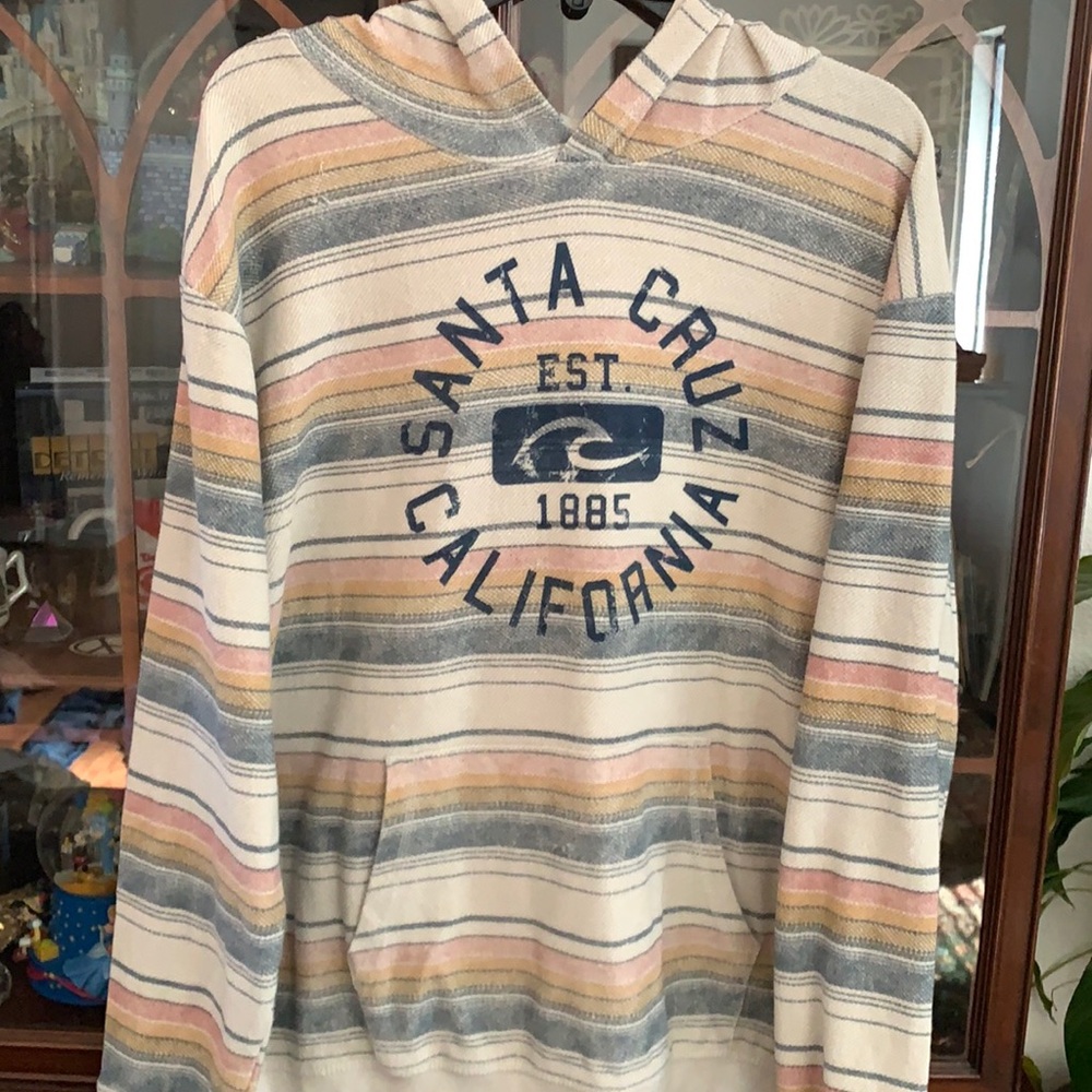 Santa Cruz top with hood brand is vineyard crew size xl